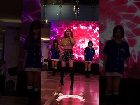 180908 MINZY PERFORMS SUPERWOMAN AT HER MEET AND GREET