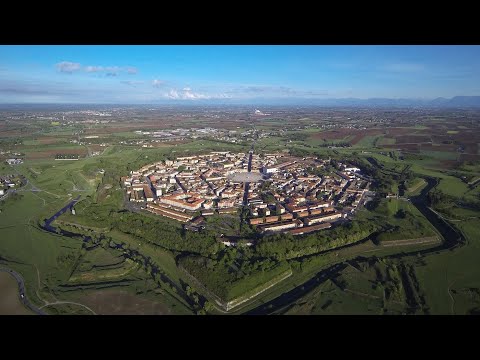Palmanova è una città fortezza patrimonio dell'umanità UNESCO.