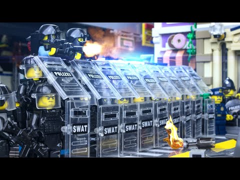 SWAT-RIOT POLICE CLASH WITH PROTESTERS IN LEGO CITY (Cinematic Stop Motion Animation)