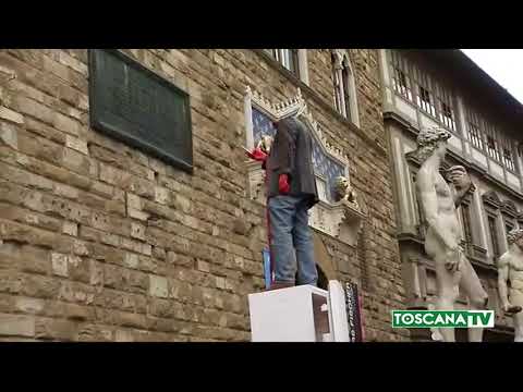 2017-11-13 FIRENZE - SCULTURA FISCHER RITORNA IN PIAZZA SIGNORIA