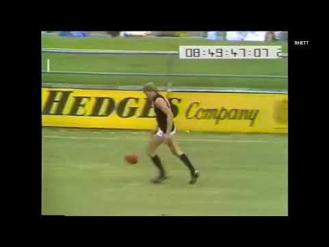 Mark Maclure mark and kick at 1982 Comm Games
