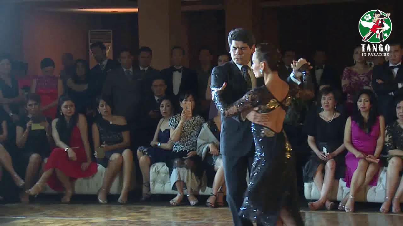 Video thumbnail for Adrian Veredice y Alejandra Hobert (Tango in Paradise 2017 - Gala Show) Part I