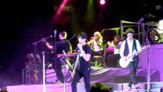 Beginning Of Gonna Getcha Good - Jonas Brothers - Jan 18th