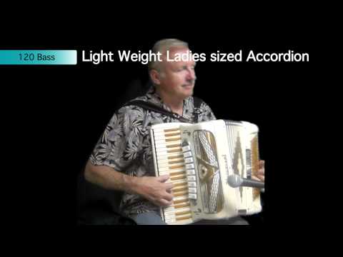 Universal Accordion For Sale    Hand made in Italy   3 Treble reeds 7 Treble  Switches