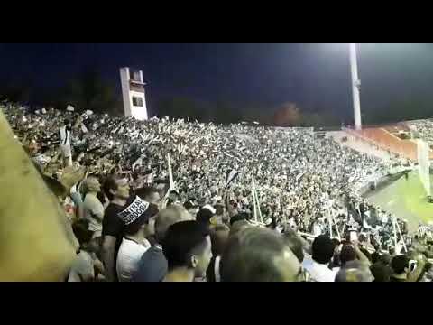 "Hinchada de Central Córdoba en Mendoza." Barra: La Barra del Oeste &bull; Club: Central Córdoba