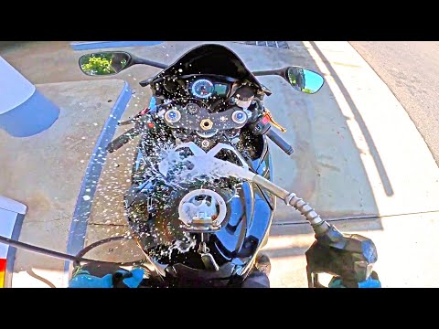 11 MINUTES OF CRAZY, EPIC, AWESOME & UNEXPECTED Motorcycle Moments - Ep. 380