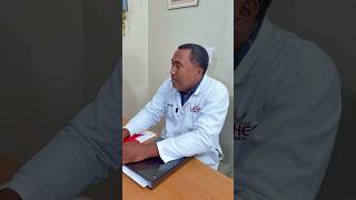 El tiene 72 años y la novia 23. El fue a buscar ayuda donde el médico y mira lo que resultó