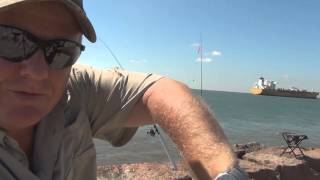 preview picture of video 'THE HOG ZONE 133!!! Texas City Dike Fishing'