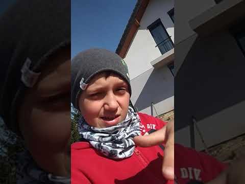 Gram z bratem w piłkę na podwórku /odc. 2