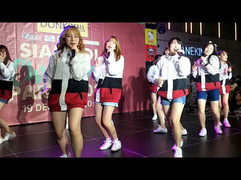 191220 HatoBito - HeartBeat @ Siamdol Christmas Party 2020 - DONKI Mall Thonglor