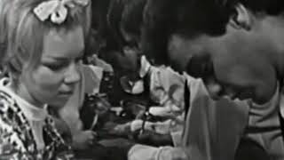American Bandstand 1966 - These Boots Are Made For Walkin', Nancy Sinatra