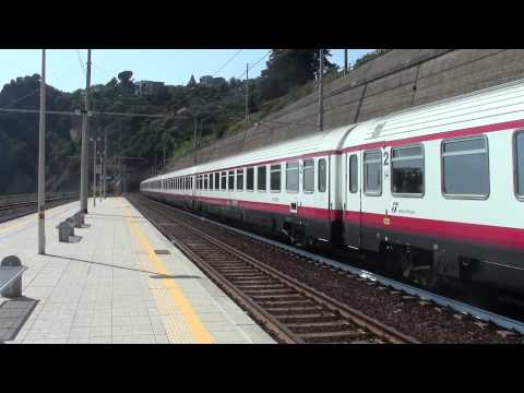 Corniglia HD-Trenitalia Frecciabianca E414 no.414149+414141 passes