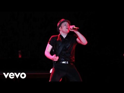 Fall Out Boy - My Songs Know What You Did In The Dark (Light Em Up) Presented by Honda Civic Tour
