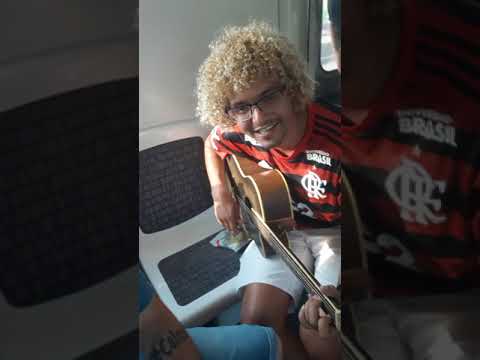 Mc Estudante mandando freestyle no trem