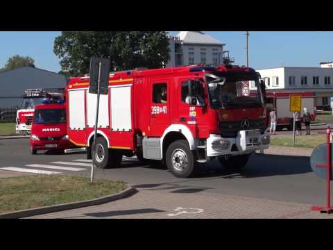 Průvod hasičů městem Smiřice 3. června 2017.