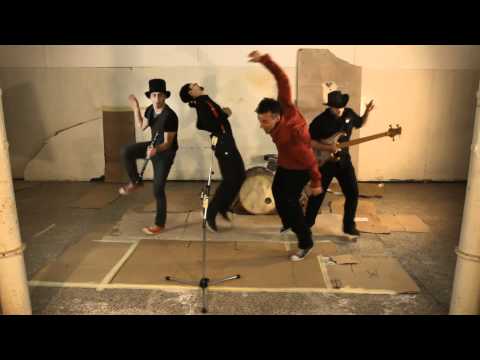 Kaj te briga, KOMEDIJA