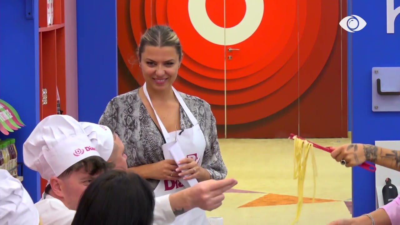 Grupet shkëmbejnë pastat që përgatitën, ja cili prej tyre fitoi