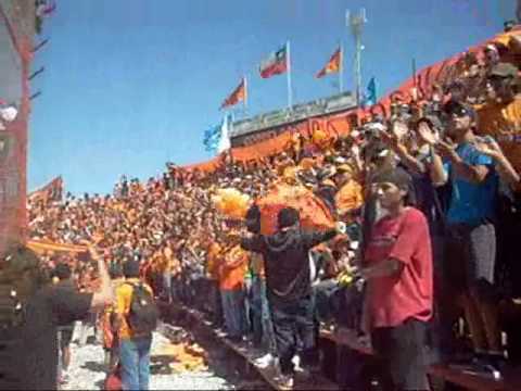"Salida Cobreloa v/s Colo Colo desde el famoso Huracan" Barra: Huracan Naranja &bull; Club: Cobreloa