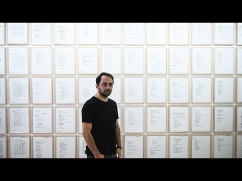 شاهد فنان صربي ينسخ يوميات الزعيم العسكري السابق لصرب البوسنة راتكو ملاديتش ليعيد كتابة التاريخ…