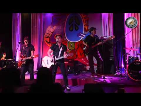 Rockoustic Blues Experiment -" Kapag Ikaw Kasama Ko " Moondawgs Live @ 70's Bistro