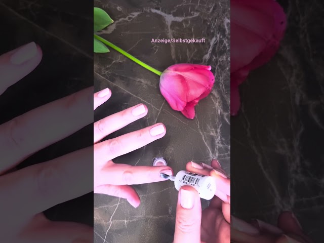 Vídeo relacionado con Essie Esmalte de Uñas, Acabado Semitransparente Brillante e Intenso de hasta 7 días de duración, Tono 6 Ballet Slippers, 13.5 ml