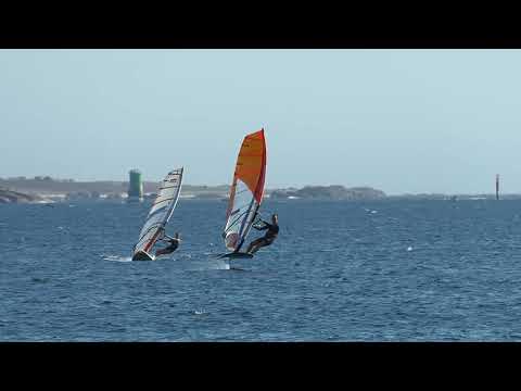 Navegando con windsurf foil