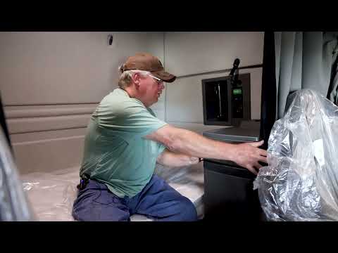 2023 Volvo VNR640 60" Truck Tour