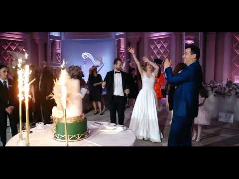 Moment prezentare tort, nuntă Mădălina și Ștefan.