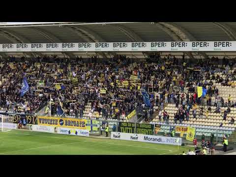 Modena Fc - La carica dei tifosi gialloblù