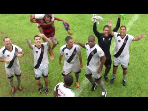 FUTEBOL NA ASSES (21.12.2013) JOGADORES DO VASCO FESTEJAM A VITÓRIA