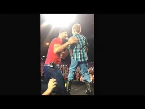 Alex using his famous yellow sign to get pulled on stage with Luke Bryan! 9/25/14
