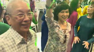 Về hưu ở Mỹ - nghệ thuật trang điểm - dự tiệc trường nữ trung học Lê Văn Duyệt