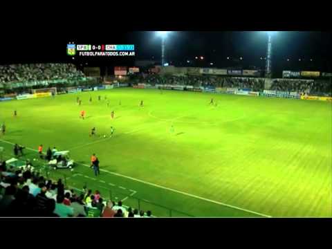 Rodriguez no pudo con Galanternik. Sp. Belgrano 0 - Chacarita 0. Fecha 1. B Nacional. 2015. FPT.