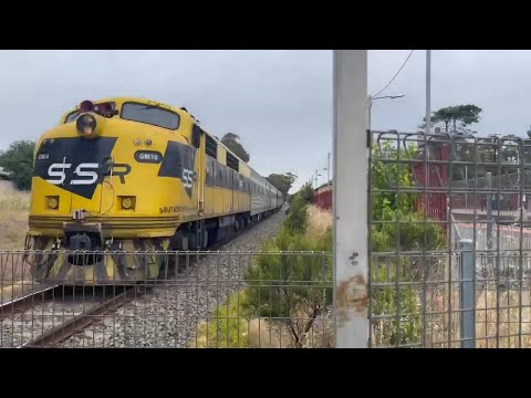 SSR GM10 & GM22 Passes Through Broadford Station to Goulburn
