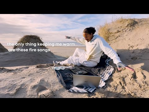 playing songs i like at freezing cold 2°C by the ocean