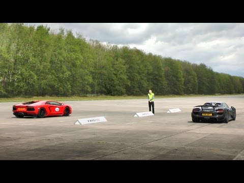 DRAG Race: Porsche 918 vs. Lamborghini Aventador | VMax 200 Hypermax