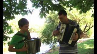 Detroit City (Charley Pride, Bobby Bare,Tom Jones) - Outdoor Accordion Duet