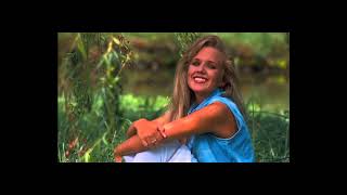 [Wikipedia] Amie Comeaux