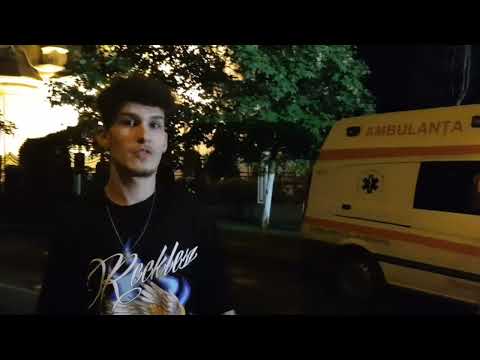 Ambulanta distrusa intr-un accident pe strada Oltului