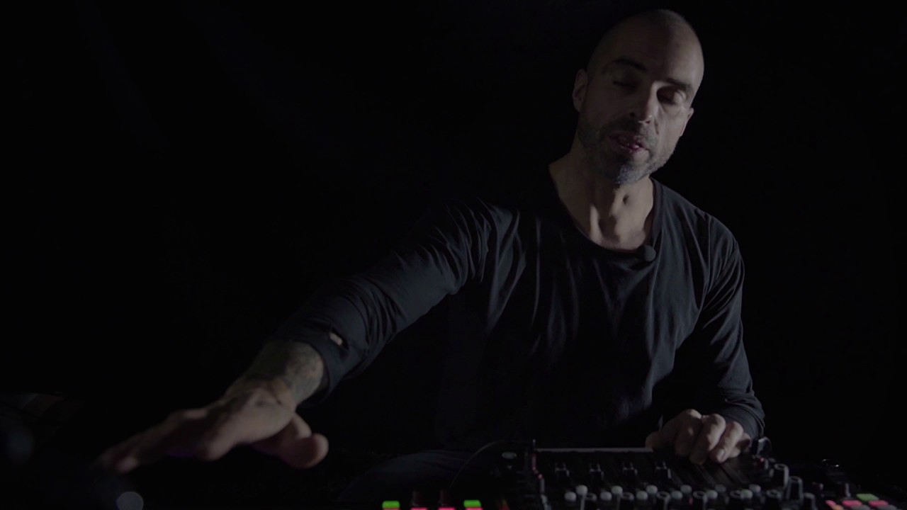 chris-liebing-a-hybrid-setup