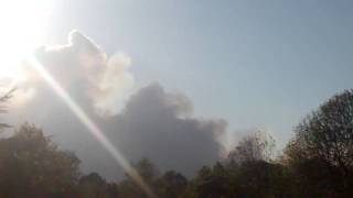 preview picture of video 'Branden Bergens Duingebied 2:( Eerste beelden) Zeer grote duinbrand 1 mei 2011'