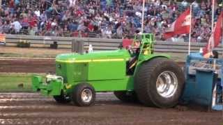 preview picture of video 'Tractorpulling Lochem 2012 : Well Done Deere spits a Flame'