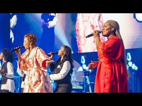 🎶 EH EH EH AH AH AH/ TA GLOIRE EST EN CE LIEU / QUE TON RÈGNE VIENNE / IYA IYA EH - SION