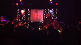 Carissa&#39;s Wierd - Ignorant Piece Of Shit (Live)