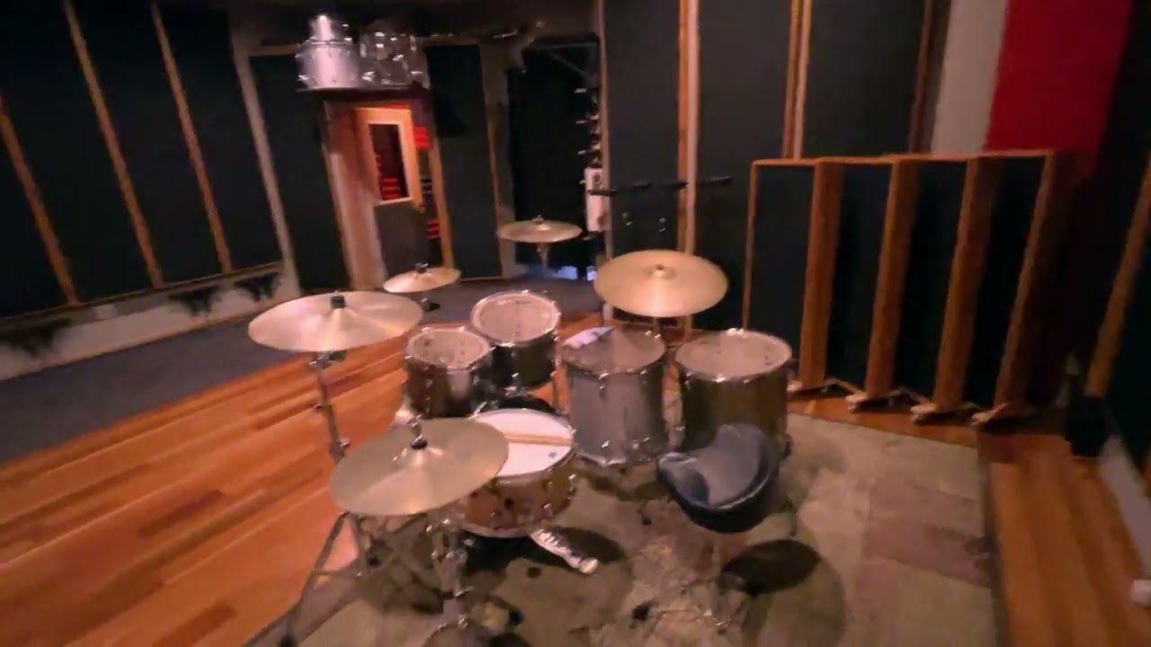 STUDIO TOUR thumbnail
