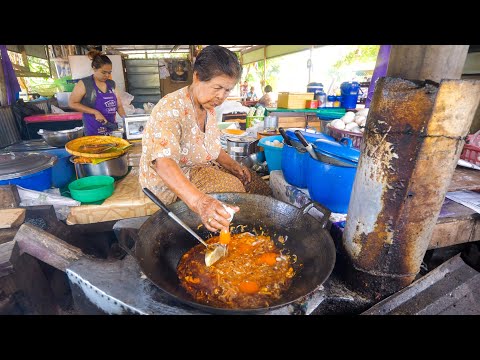 85 Years-Old - PAD THAI LEGEND! (No Shrimp, No Tofu)