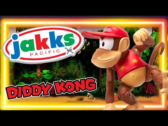 Vídeo relacionado con Nintendo Figura de acción de Diddy Kong, 10 cm, Marca Oficial Jakks Pacific, 13 Puntos de articulación, Incluye Accesorio de Barril, Ideal para coleccionistas de Videojuegos y Fans de Donkey Kong
