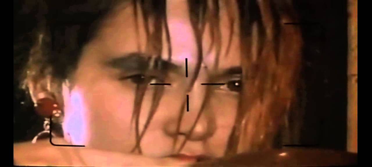 Entre Agujas Y Pasarelas. Salón España - Clip de la Película: Madrid .  Basilio Martin Patiño  1987