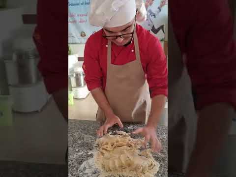 brumi baz i makaronave tortelini artizanal me kerpudha arra e rikota