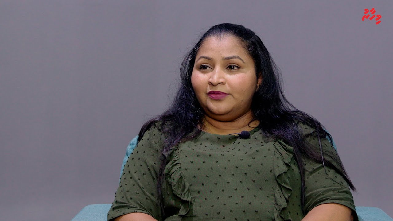 ޑރ. ނީނާ: ޕީސީއޯއެސްގެ މުހިންމު ވާހަކަތަކެއް